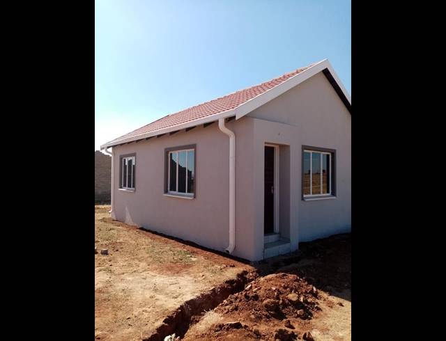 2 BEDROOM HOUSE FOR SALE IN LENASIA SOUTH